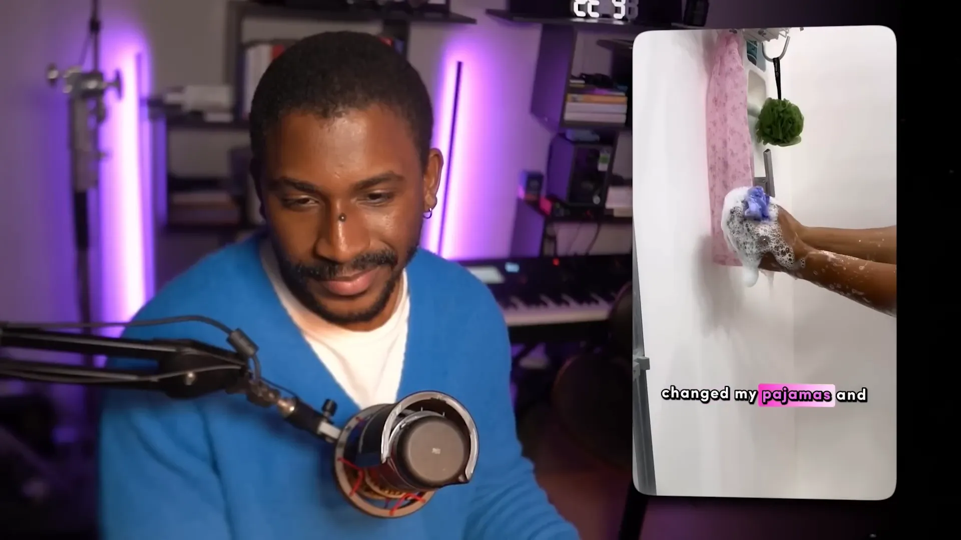 תמונה של מהנדס סייבר בעבודתו